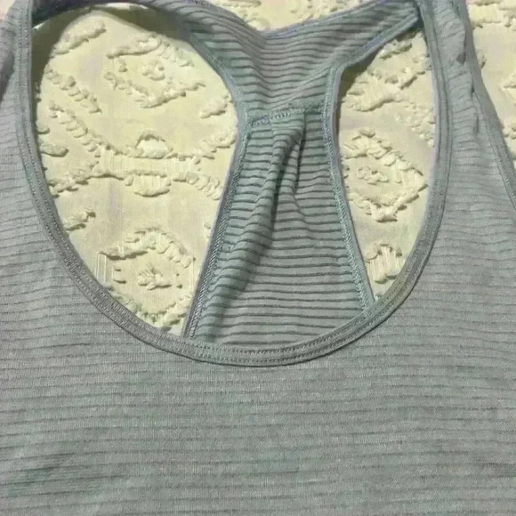 Lululemon Singlet Striped Racerback Lavendar Tank Women's Size 2 - Picture 5 of 7